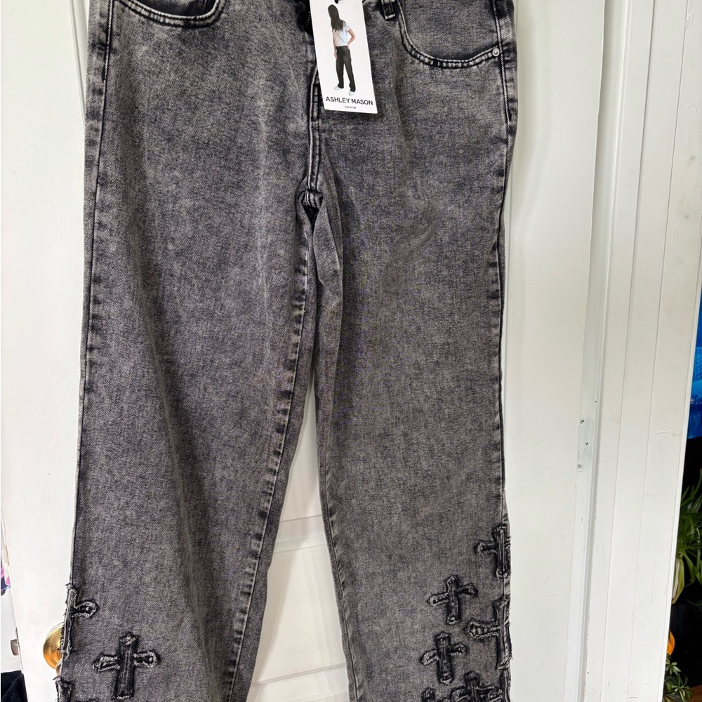 Ashley Mason Gray Boyfriend Jeans with Vintage Appeal
